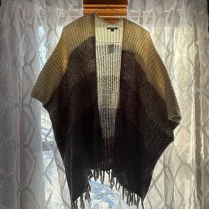 AEO Gradient Knit Poncho with Fringe NWT’s